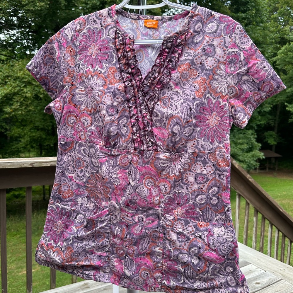 Scrub top - Picture 2 of 4